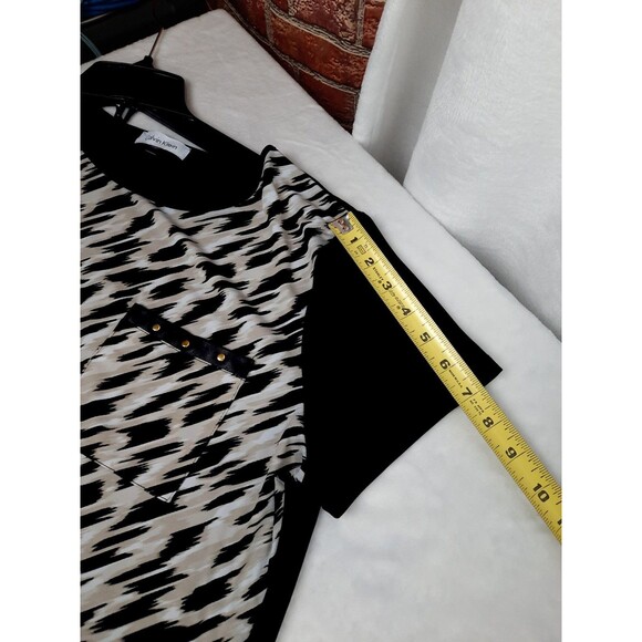 Calvin Klein Geometric Animal Print Short Sleeve Top - Picture 8 of 11
